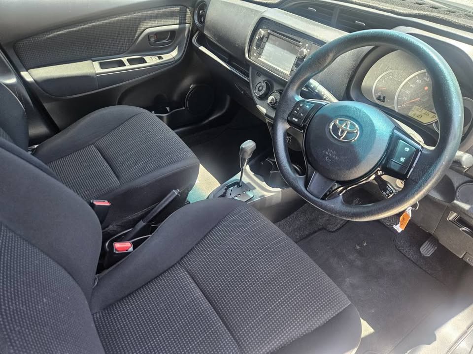 2017 Auto Toyota Yaris with low kms and easy finance 9.jpg